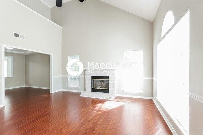 Photo - 4 Bedroom Pet-Friendly Home in Charlotte, NC with Main Street Renewal