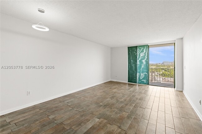 Photo - 2350 NE 135th St Unit 812