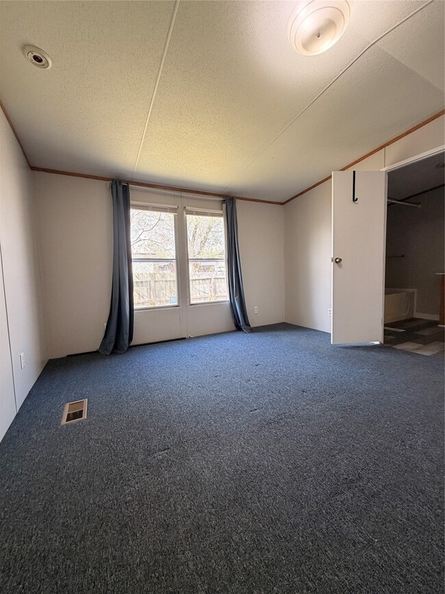 Building Photo - 14331 Greenville St