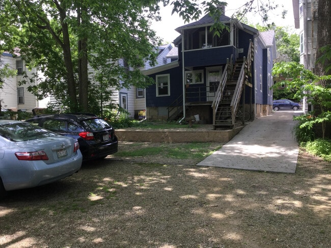 Off street parking, back patio - 945 E Johnson St Unit 1