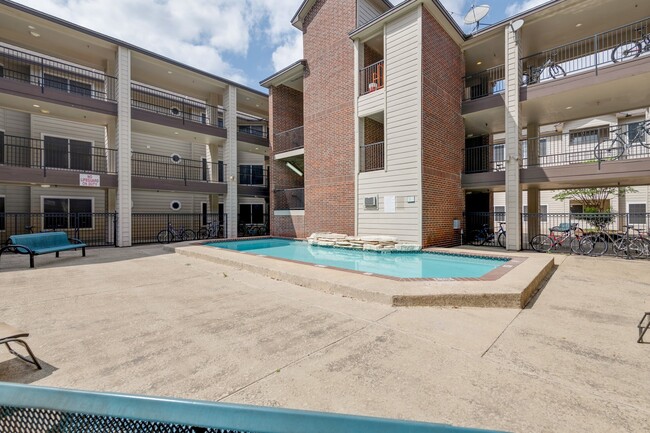 Photo - UT PRE-LEASE: Large 3 bed/2 bath Centennial Condos unit. Just steps from UT Campus!