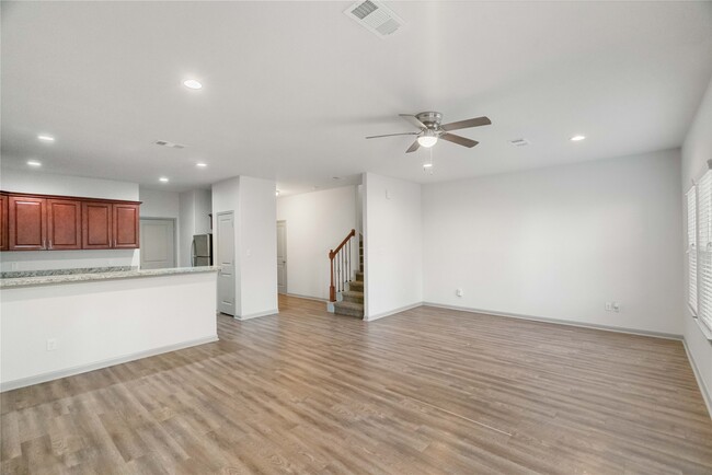 Photo - 2702-2704 Appian Wy