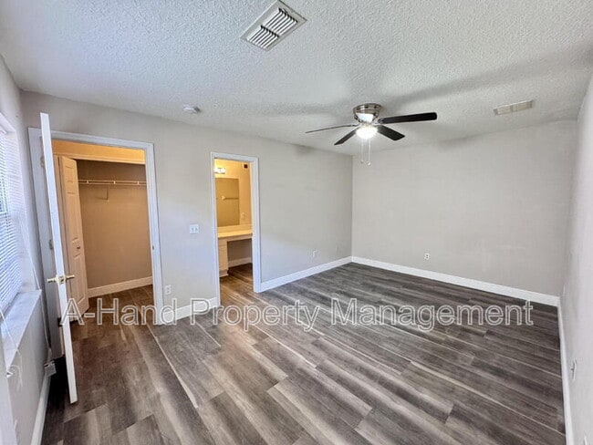 Photo - 824 Washington Palm Loop Unit B