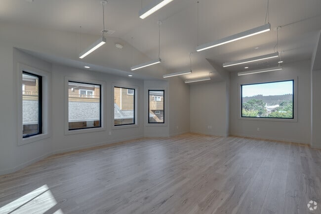 Live Work - 742SF - Elk Run Village