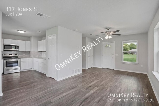 Photo - 317 Jones St