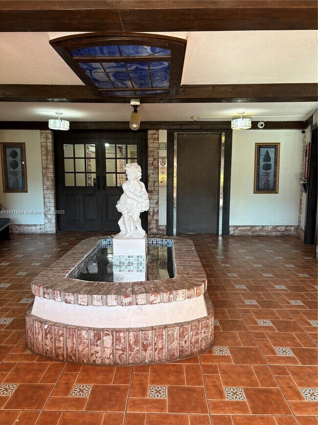 Photo - 3650 Inverrary Dr Unit 1N