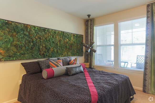 2BR,2BA,-1122SF Chambrays I