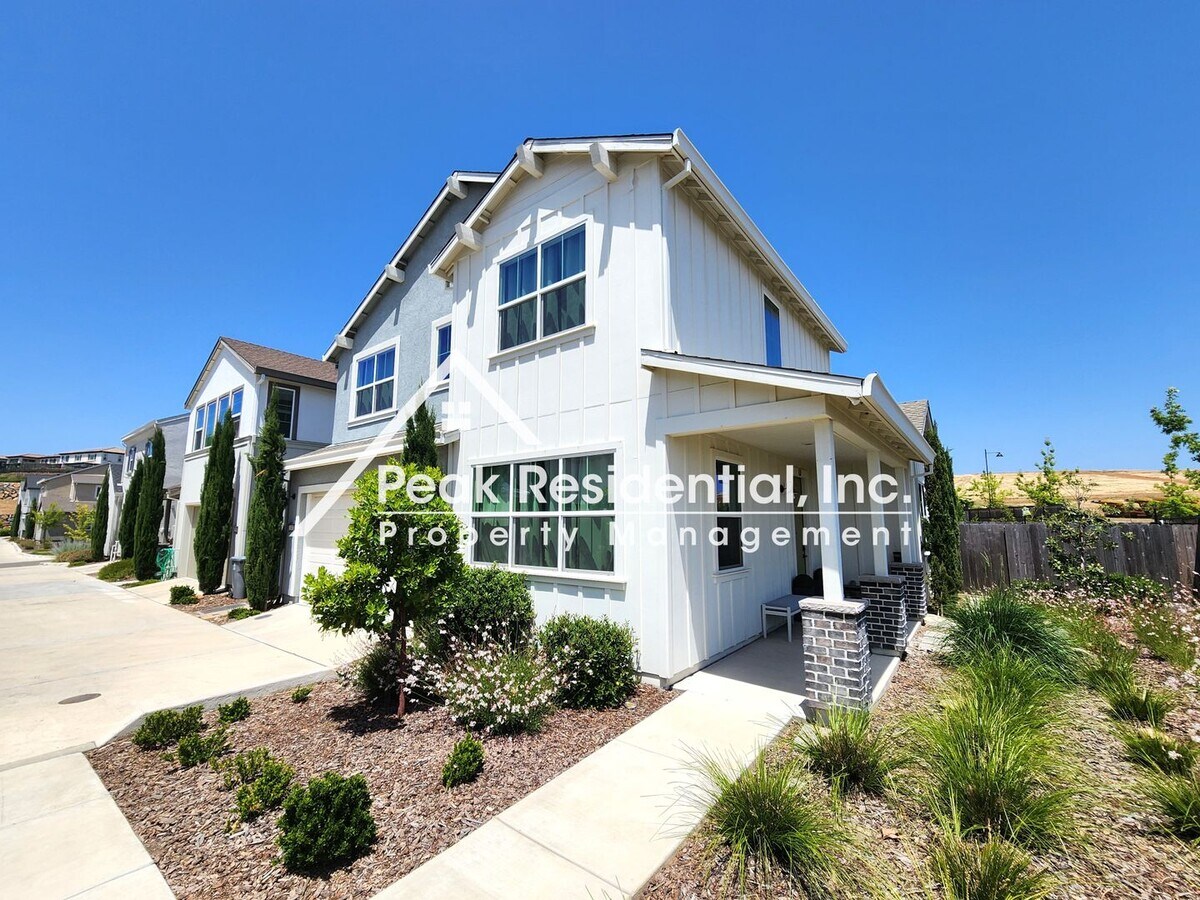 Newer 4bd/3ba Folsom Home with 2 Car Garage Rental Casas en Alquiler Folsom, CA