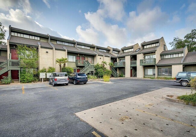 Building Photo - 601 Nelray Blvd Unit 15