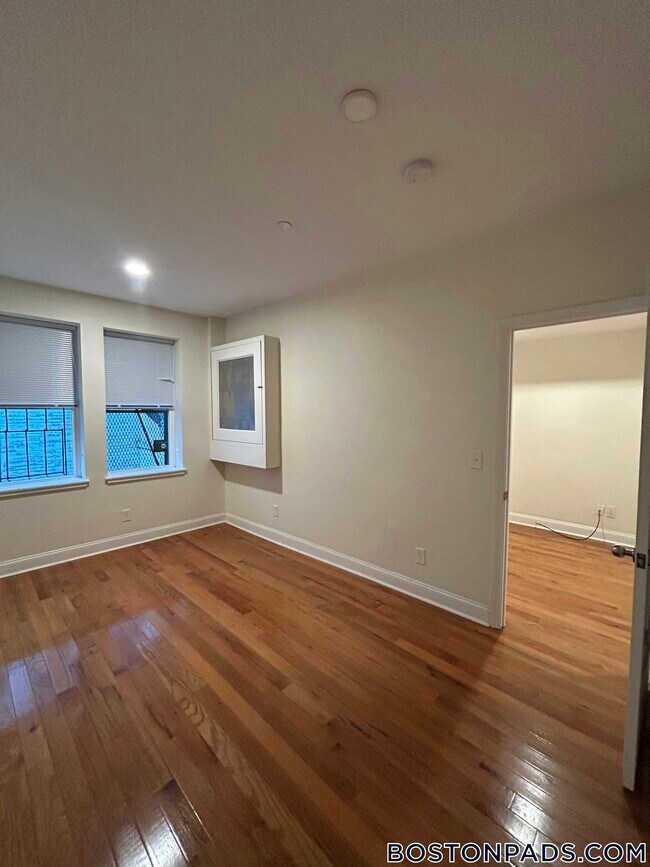 Photo - 123 Sutherland Rd Unit B