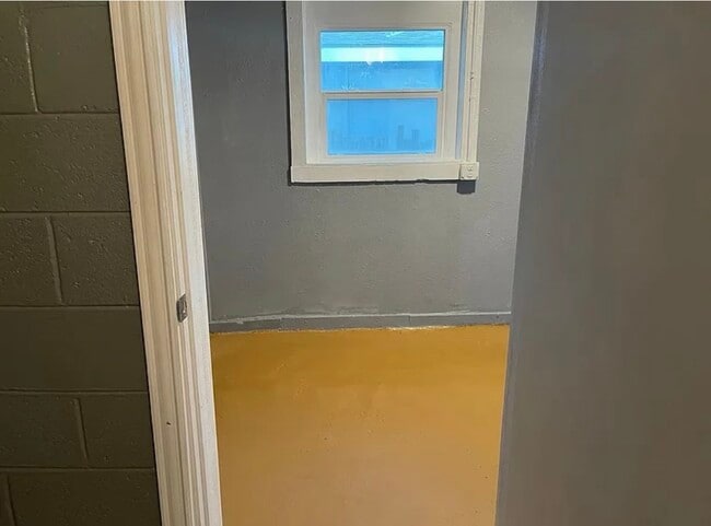 Photo - 3217 James Ave