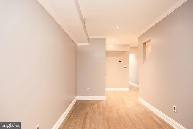 Photo - 544 Newton Pl NW