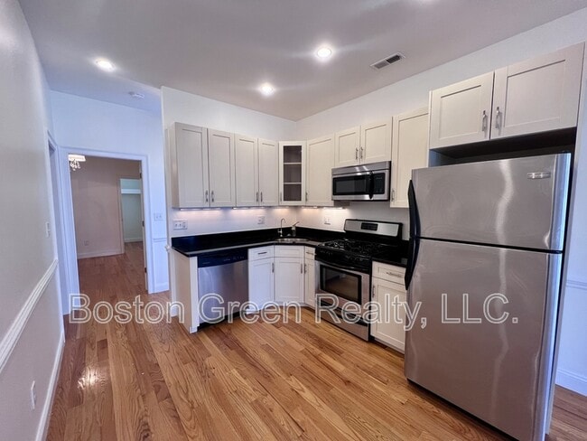 Photo - 150 1/2 M Street