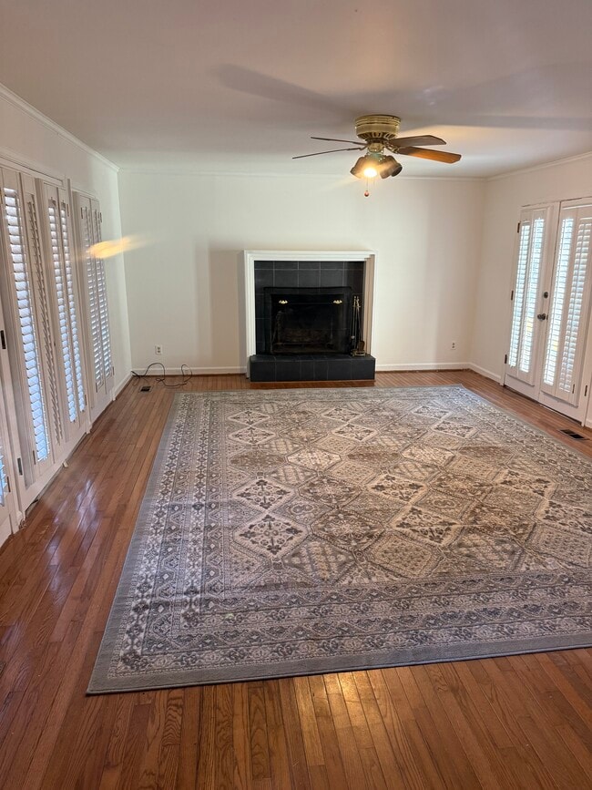 Photo - 1211 Forest Ln