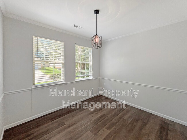 Photo - 110 Golden Crest Ct