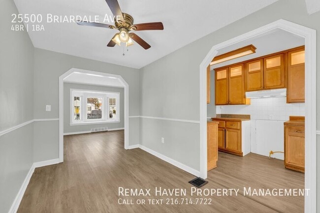 Photo - 25500 Briardale Ave