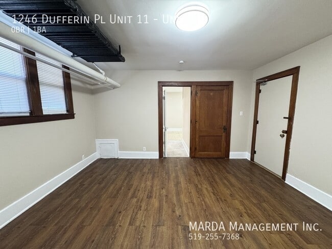 Photo - SPACIOUS BACHELOR UNIT ON GILES & DUFFERIN + HYDRO Unité 11