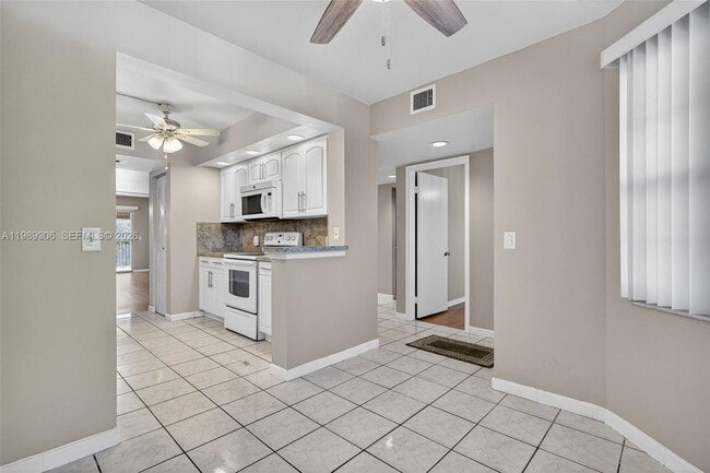 Building Photo - 12500 SW 5th Ct Unit 305M