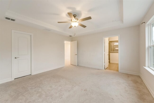 Photo - 714 Creekwater Ln