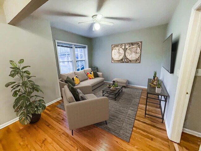 Building Photo - 728 W Barry Ave Unit 722-3W