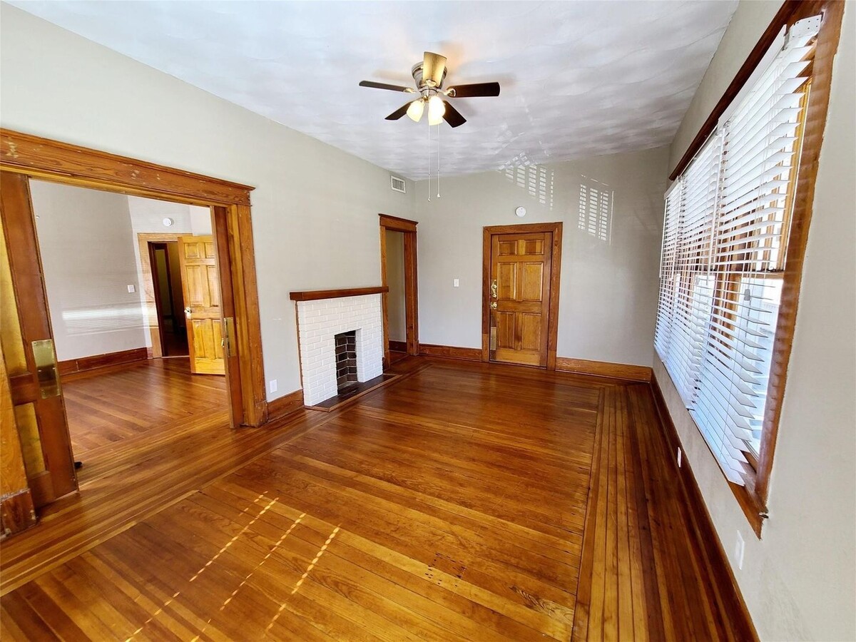 Photo - 2 Bedroom, 1 Bath in Munger Place!