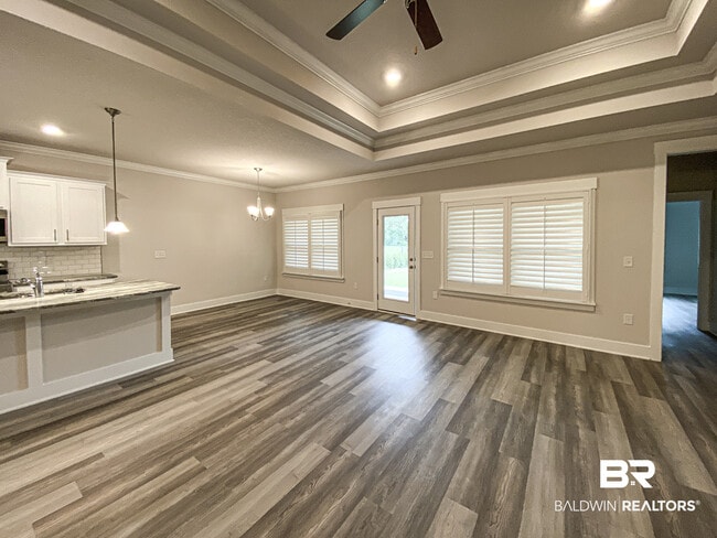 10078 Lakeview Dr