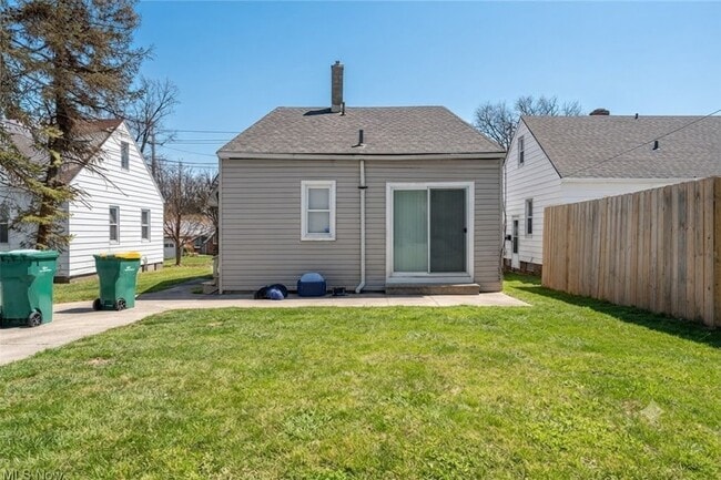 Photo - 18851 Raymond St
