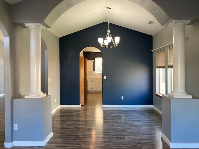 Photo - 1136 Tomich Ave