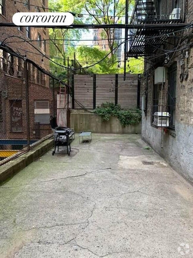 Building Photo - 234 E 50th St Rental