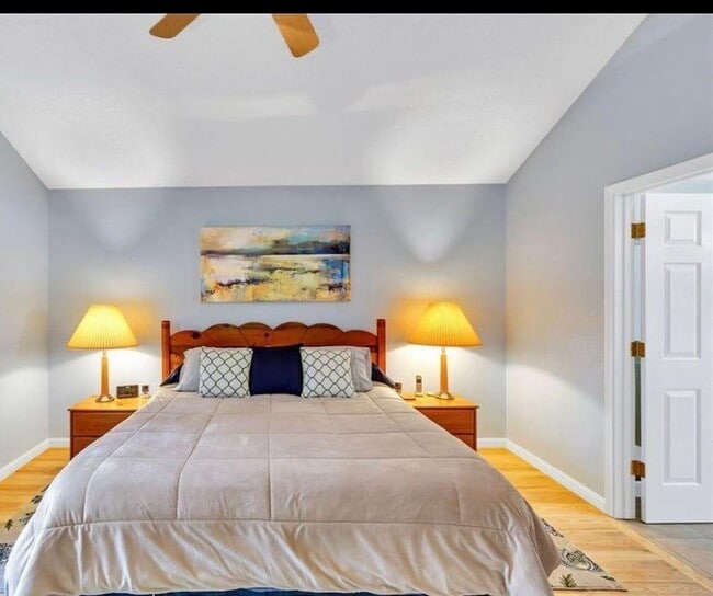 Ensuite Bedroom - 82 Sequoia Cir