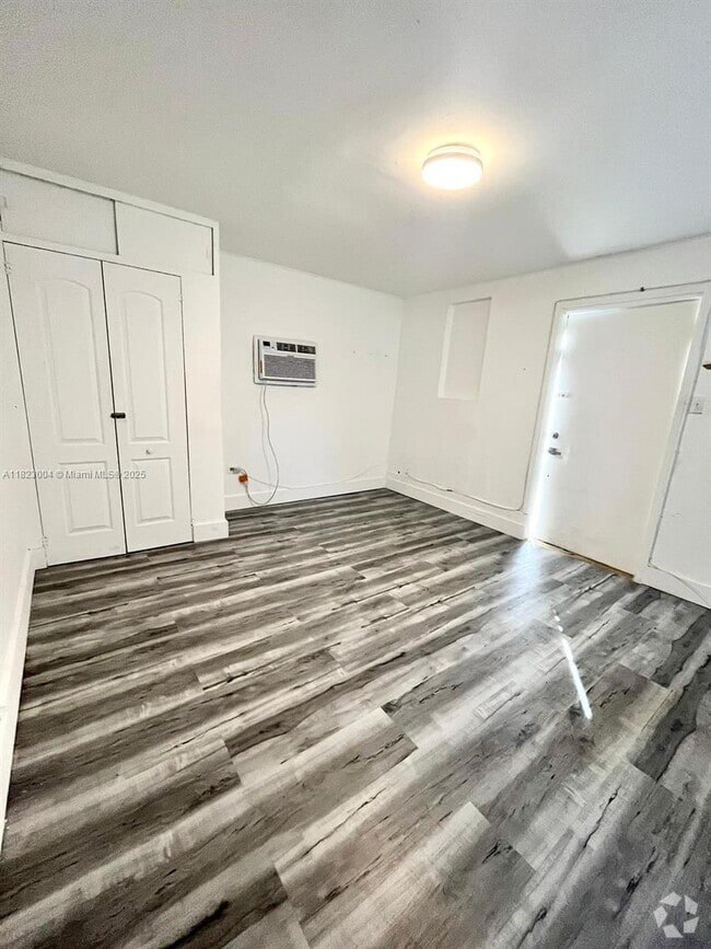 Building Photo - 1648 NE 172nd St Unit 2 Rental