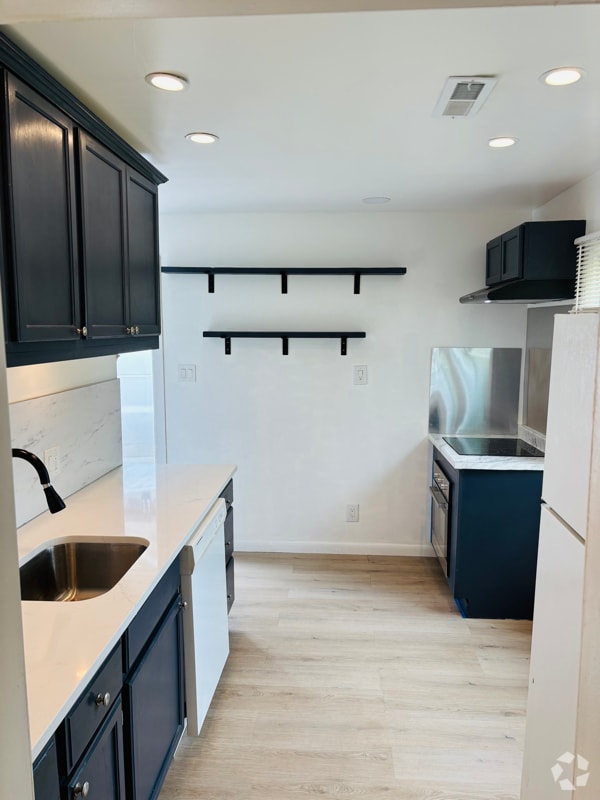 Building Photo - 1520 Meyer Rental