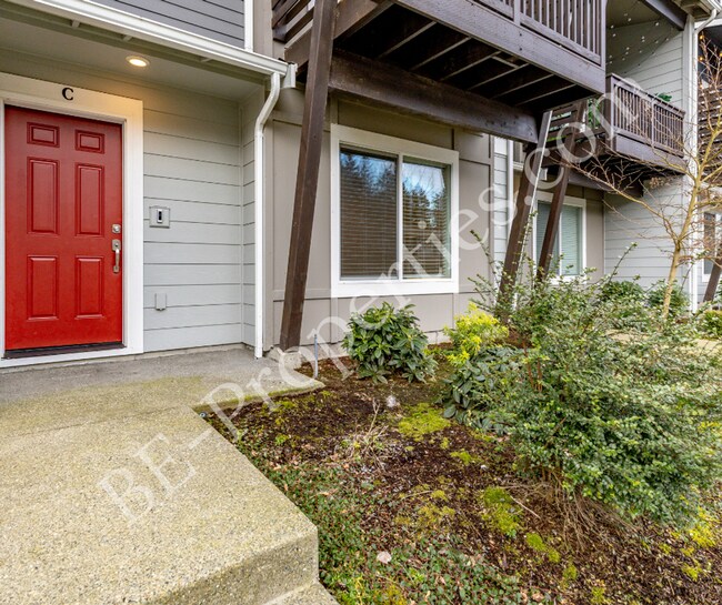 Photo - Beautiful 3 Bedroom 2.5 Bathroom Townhouse.