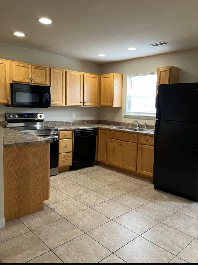 Photo - 1310 Stags Way