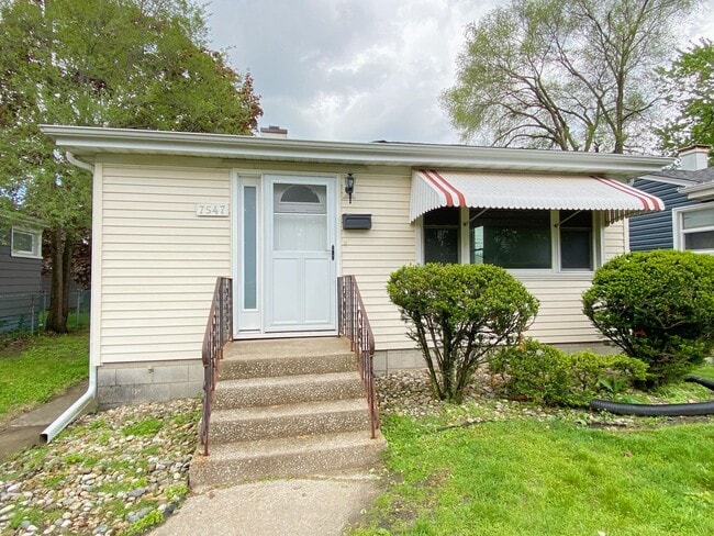 Building Photo - 3 Bedroom 2 Bathroom Home In Hammond