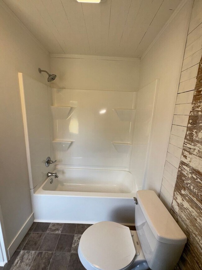 Photo - 401 Madison Ave NW