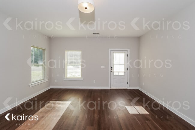 Photo - 636 White Oak Cir