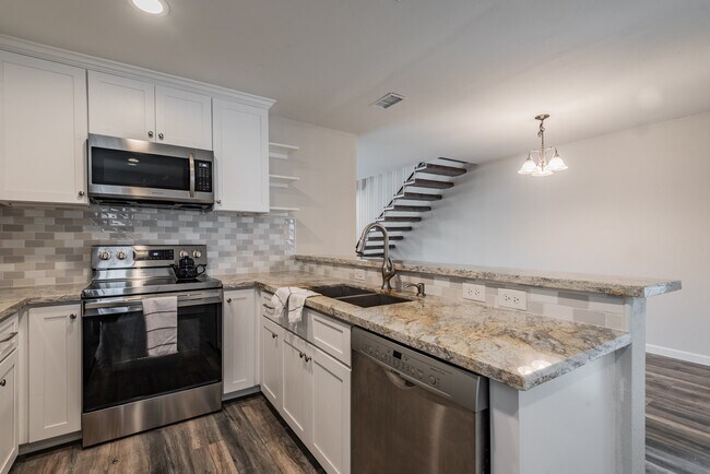 Photo - 2121 Fountain View Dr Unit 6