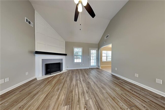 Photo - 917 Tucker Ln