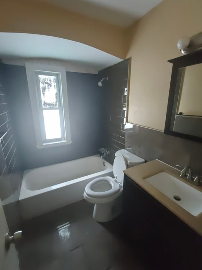 Photo - 615 E Mansfield Ave