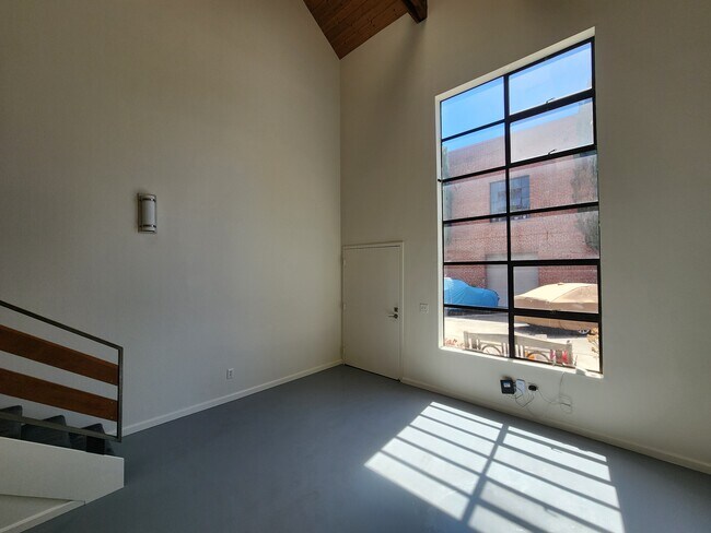 Building Photo - 730 29th St Unit #8C