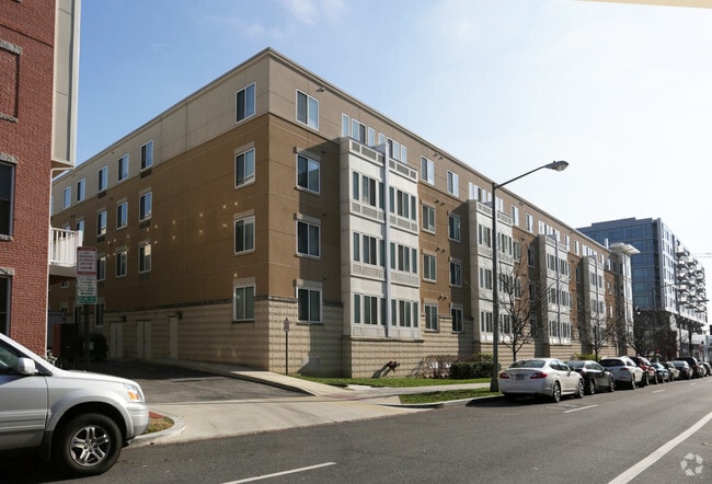 400M Apartments