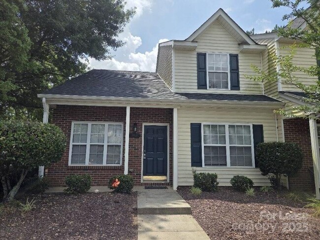 Photo - 105 Lynch Cir Townhome