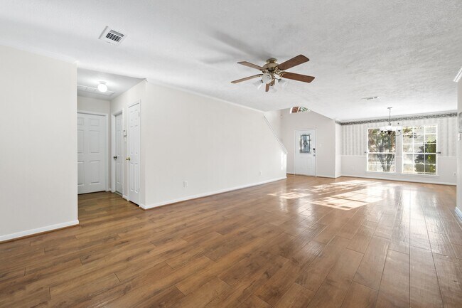 Building Photo - 18723 Timber Trce Dr