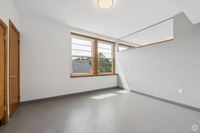 1BR, 1BA - 600SF - Bedroom