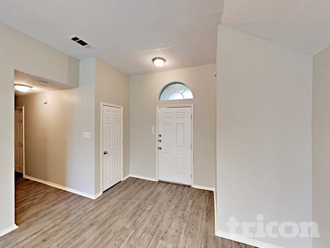 Photo - 1508 Manitoba Ln