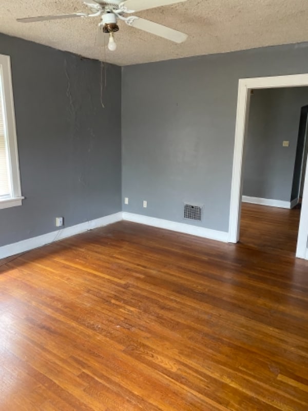 Building Photo - 1115 Rossmore Ave Rental