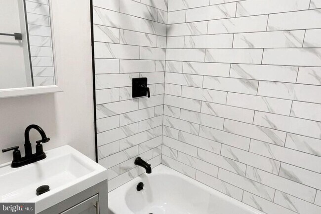 Photo - 4925 Cedar Ave Unidad 2