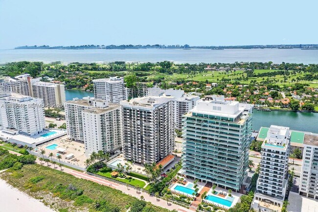 Building Photo - 5757 Collins Ave Unit 702