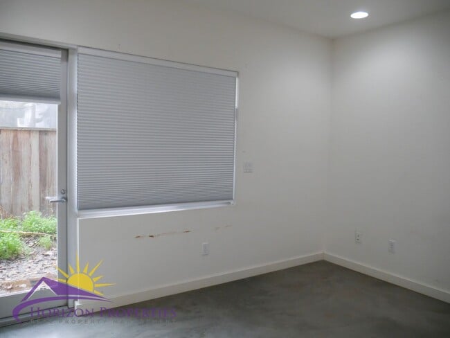 Photo - Modern Bright Three-story 3 Bed 2 Bath 1,400 Sqft Mansion Flats Designer Condo